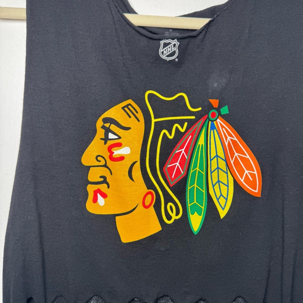 Reebok Blackhawk Oduya Beaded Fringe Cropped Sports Team Logo Small - Picture 3 of 12
